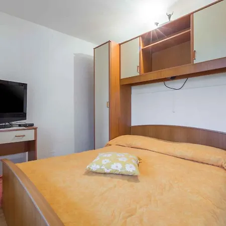 In - Istrien 41781 Apartment Funtana